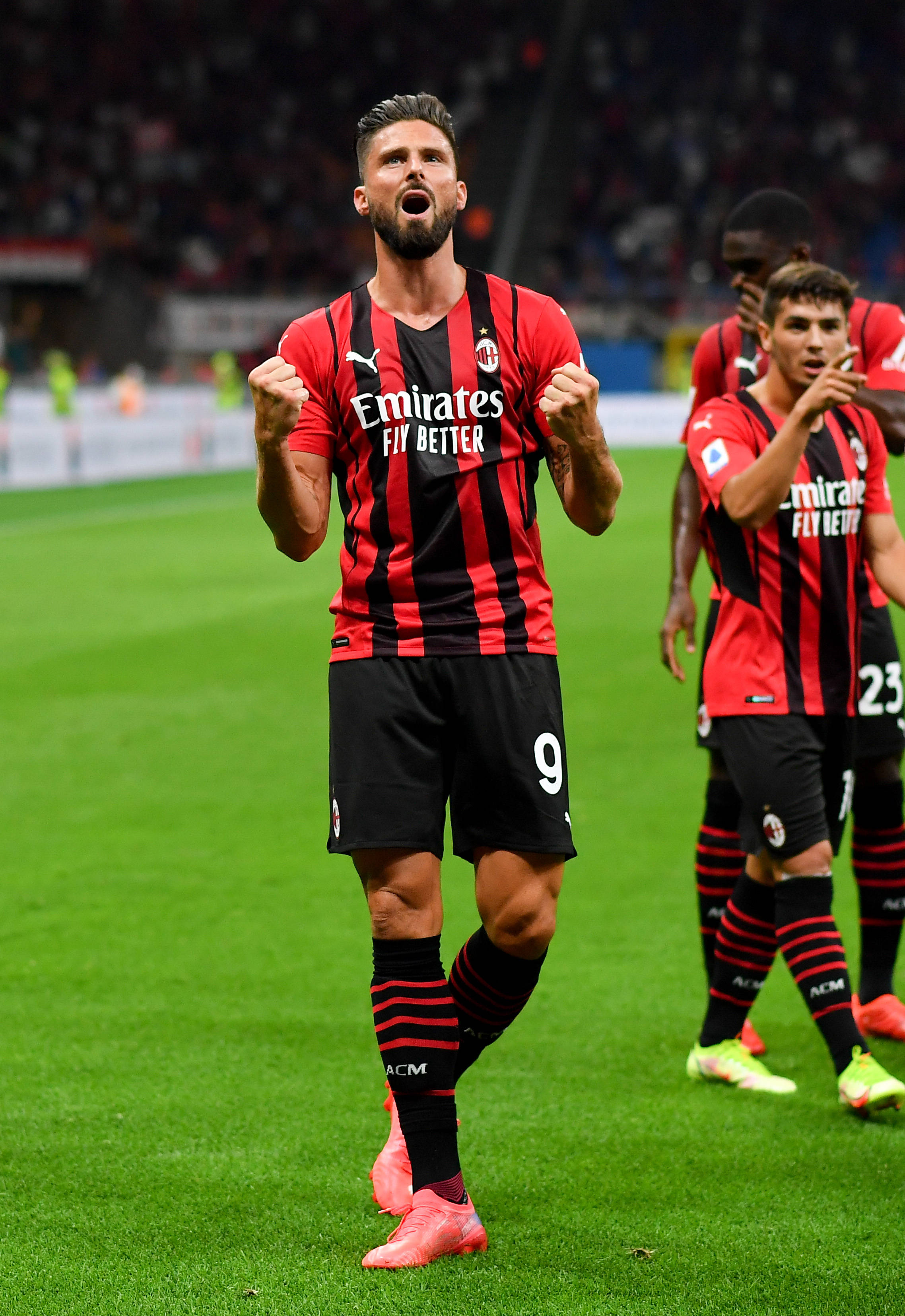 欧冠淘汰赛前瞻：巴萨对阵曼联,（欧冠淘汰赛焦点战：巴萨迎战曼联）