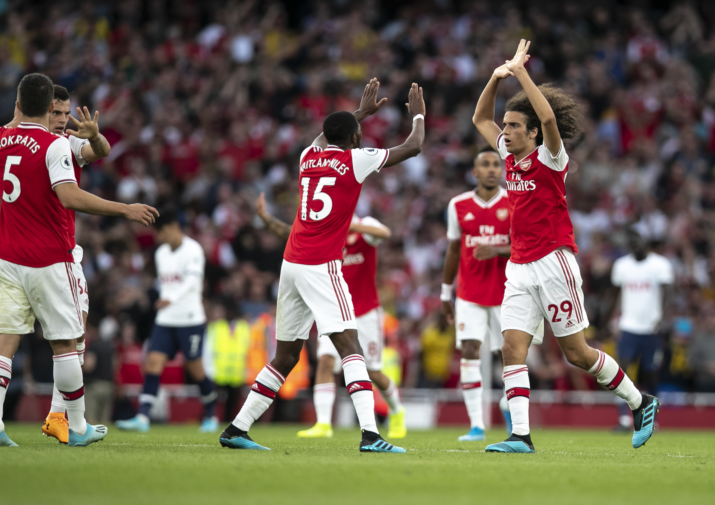 打满12分钟！怀特首节投篮10中5，得到12分2篮板2助攻