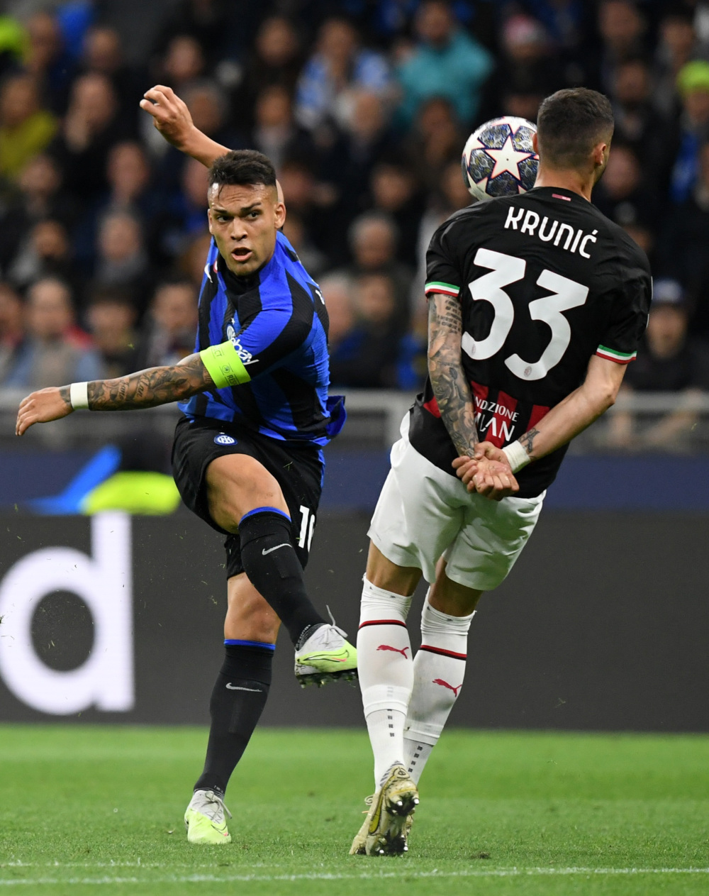 欧联比赛中一球员嘲讽对手鼻子形状，多名队友上前打抱不平（欧联赛场球员讥讽对手鼻型，多名队友上前声援）