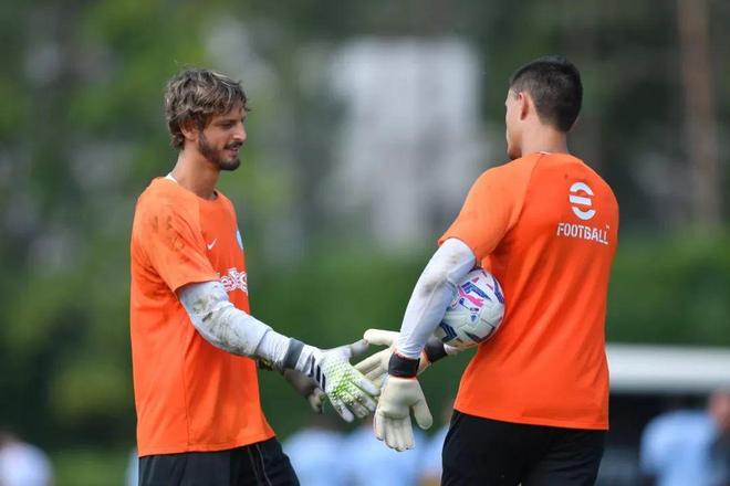 东体：波耶特辞职是为助教出头，中超有球队有意聘请他执教（东体：为力挺助教，波耶特选择辞职，中超球队有意邀其执教）