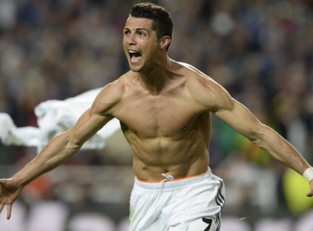 球迷：这球踢得跟动画一样