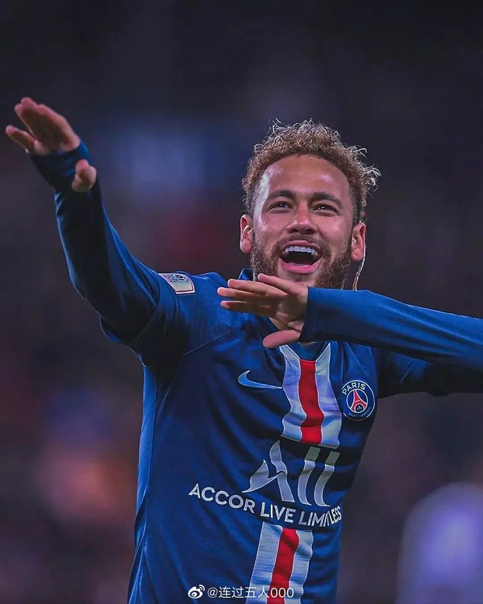 82岁前曼联球星中370万大奖 曾躲过慕尼黑空难（82岁前曼联名宿喜中370万大奖，曾在慕尼黑空难中幸存）