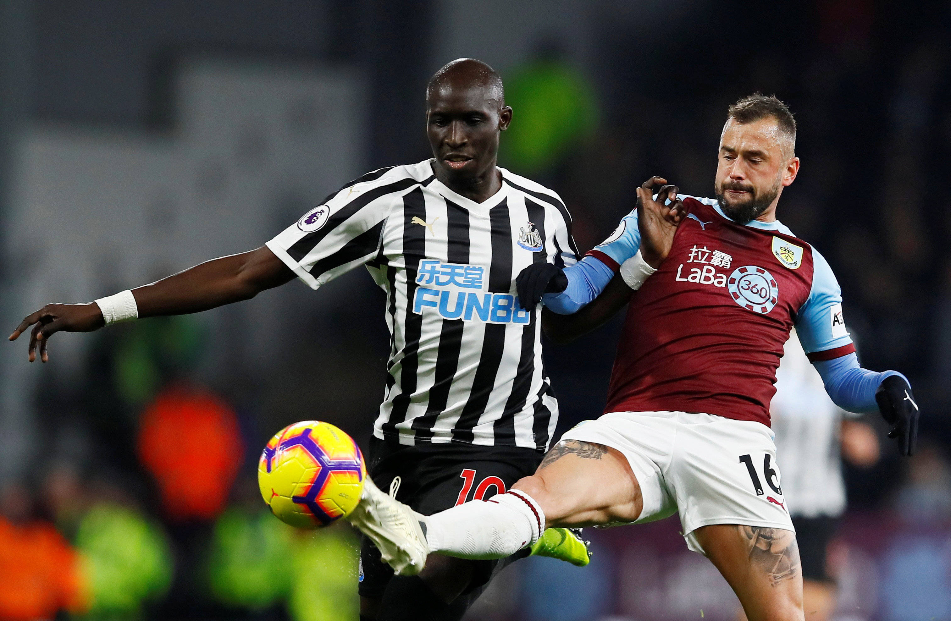 前意甲裁判谈DV9点球被吹：他和防守球员互有拉扯，都不犯规