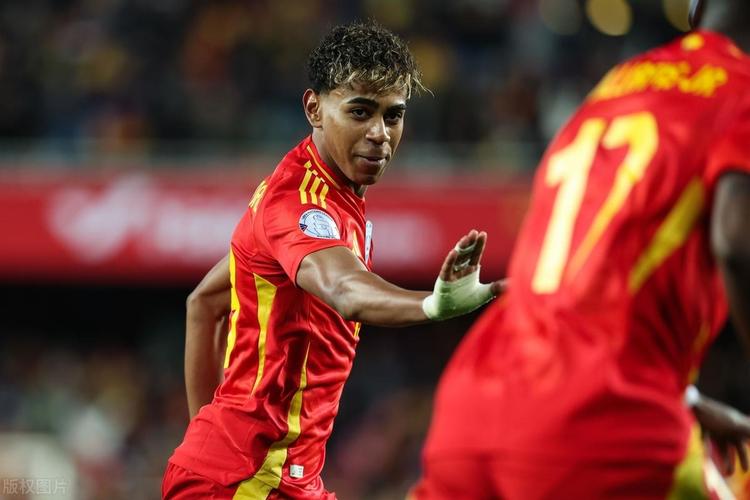 西甲焦点战：皇家奥维耶多步步紧逼马略卡，赛季前景扑朔迷离（西甲重磅对决：奥维耶多紧咬马略卡，赛季前景悬念陡增）