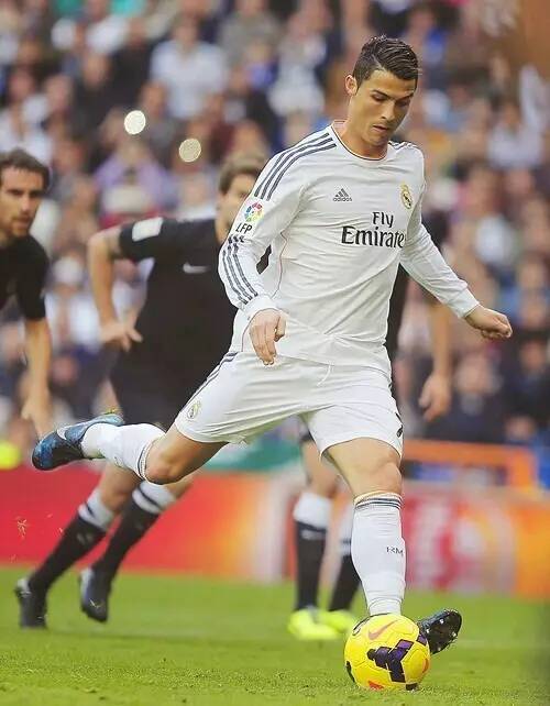 博主：在本轮英超艰难战胜狼队后，赖斯向着队友大发雷霆（博主爆料：英超险胜狼队后，赖斯怒斥队友）