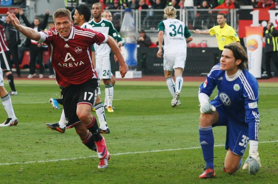 杜兰特关键时刻连得10分带队取胜